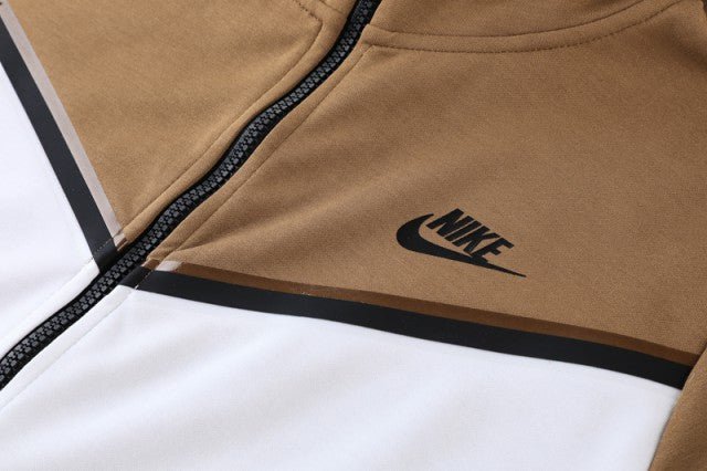 Conjunto Nike Tech Fleece Caramelo x Branco